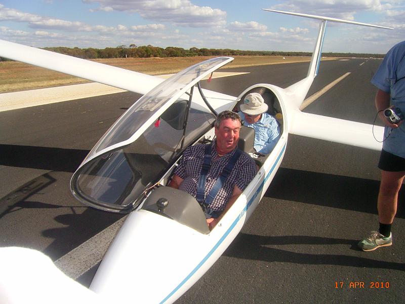 gliding cobar 008.JPG - Unicode